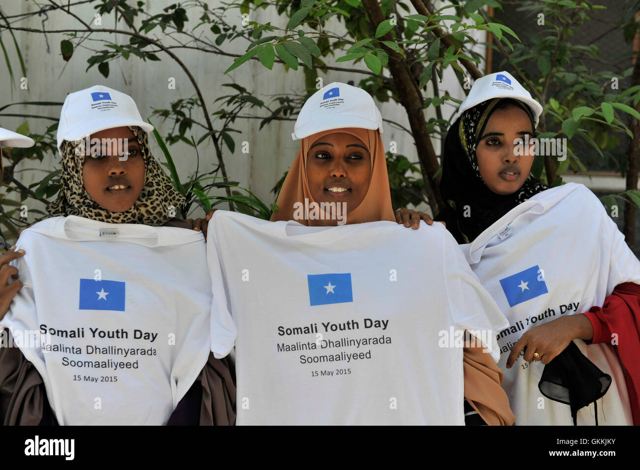 Display ragazze t-shirt progettato per la comemoration somalo Giornata della Gioventù celebrazioni tenute nella capitale Mogadiscio su maggio 15,2015.AMISOM FOTO/OMAR ABDISALAM. Foto Stock