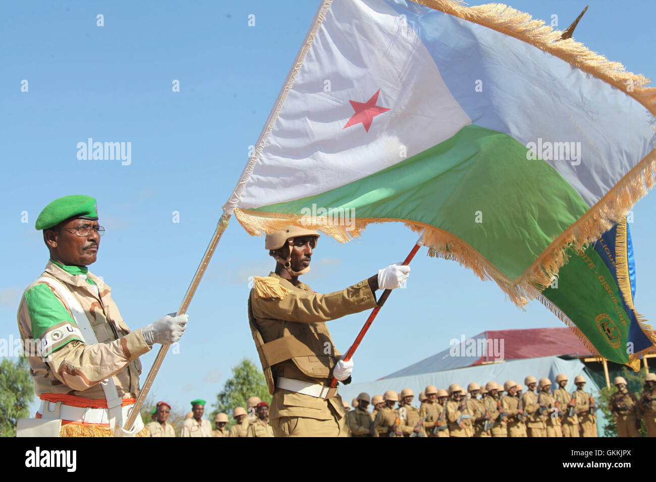 AMISOM soldati del Gibuti merceologica durante il trentottesimo anniversario della abitante del Gibuti Forze Armate giorno nel settore 4 Beletweyne, Somalia il 6 giugno 2015. AMISOM foto / Mohamed Haji Foto Stock