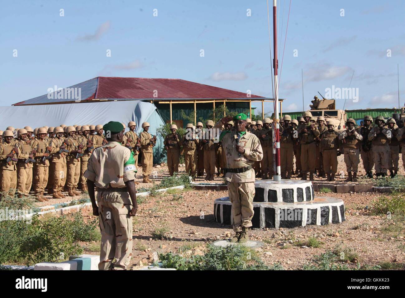 AMISOM abitante del Gibuti i soldati in una sfilata per contrassegnare il trentottesimo anniversario della abitante del Gibuti Forze Armate giorno nel settore 4 Beletweyne, Somalia il 6 giugno 2015. AMISOM foto / Mohamed Haj Foto Stock