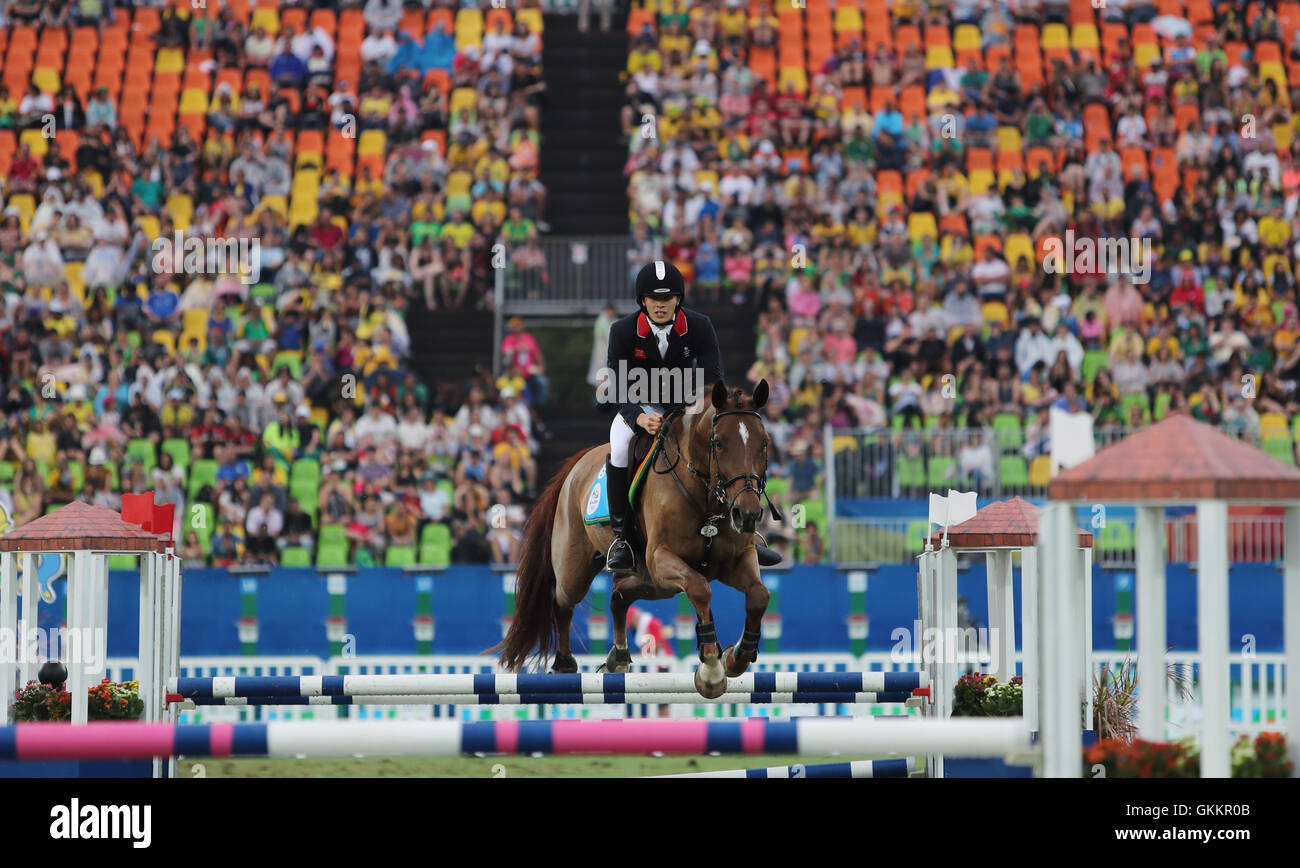 Gran Bretagna Giuseppe Choong compete nel pentathlon moderno al Deodoro Stadium e il quindicesimo giorno del Rio Giochi Olimpici, Brasile. Foto Stock