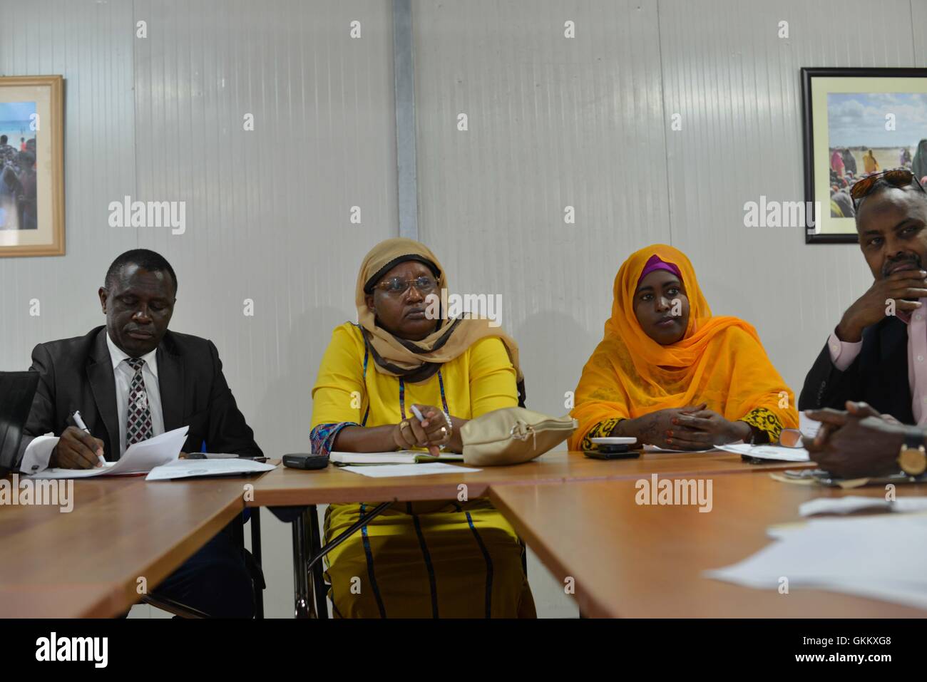 L Unione Africana pre-elettorale Team di valutazione in occasione di un incontro con i rappresentanti della Somalia i partiti politici nel corso di una visita di lavoro a Mogadiscio, Somalia il 12 luglio 2016. AMISOM foto / Omar Abdisalan Foto Stock