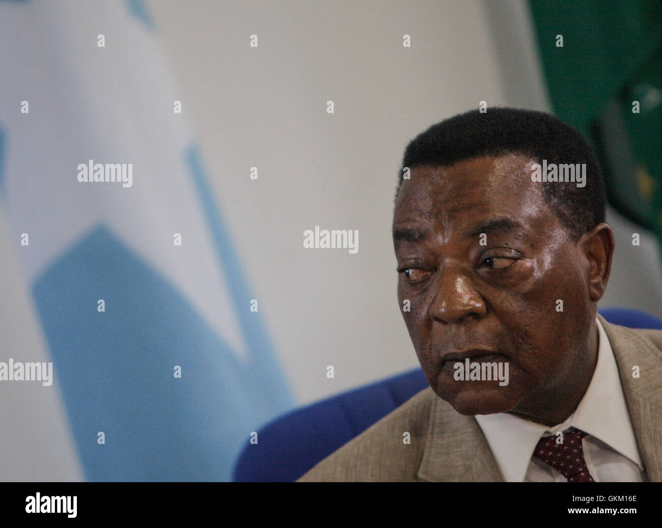 Il 19 agosto 2013 Augustine Mahiga, rappresentante speciale delle Nazioni Unite per la Somalia, ha partecipato a una conferenza stampa a Mogadiscio, insieme ai partner internazionali, per riaffermare il sostegno al processo politico somalo. Alla riunione hanno partecipato rappresentanti dell'UA, dell'IGAD, dell'Italia, della Norvegia, della Turchia, gli Stati Uniti, il Regno Unito e l'Unione europea. FOTO AU UN IST. Foto Stock