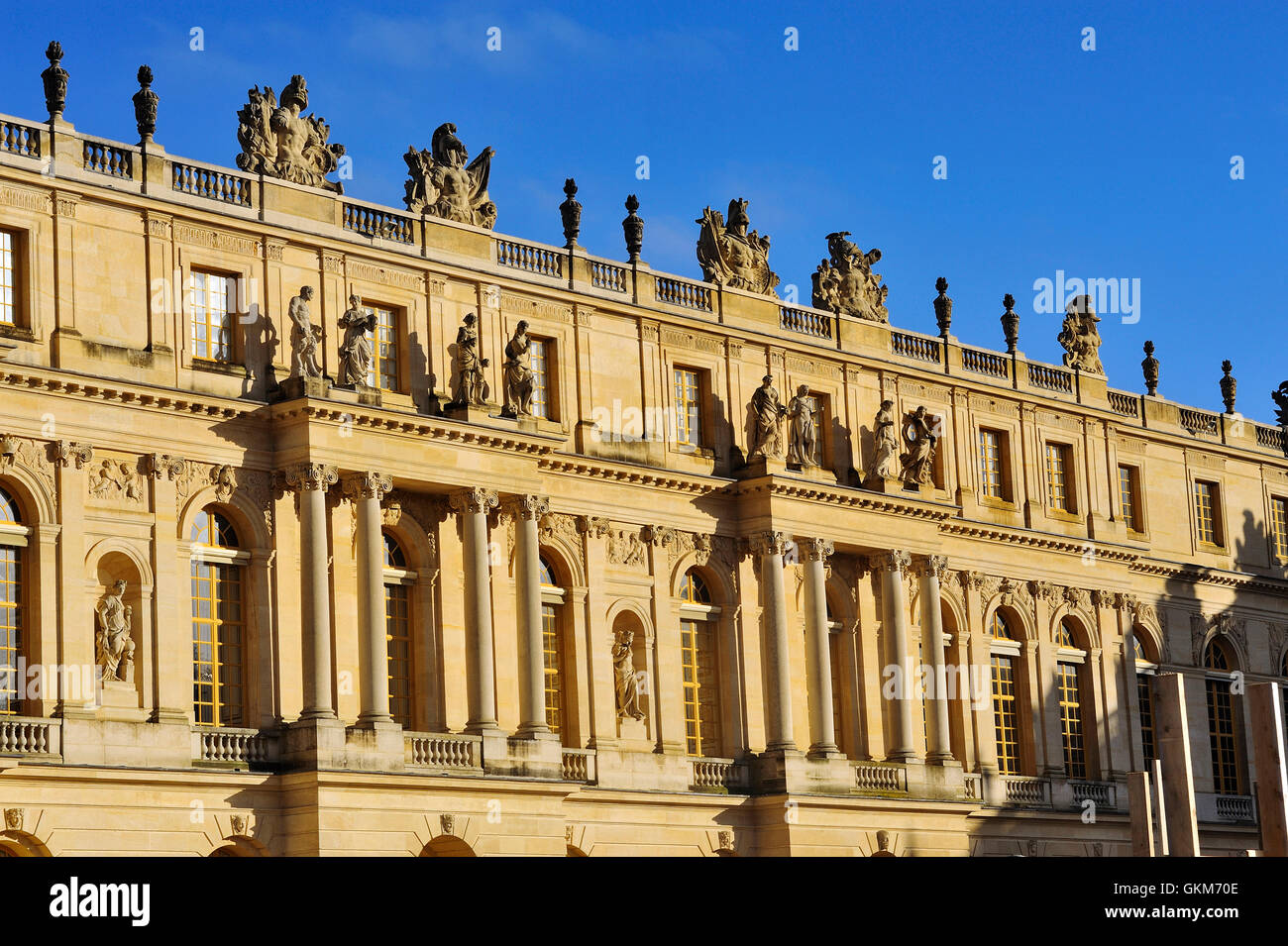 Facciata del castello di Versailles al mattino all'alba Foto Stock