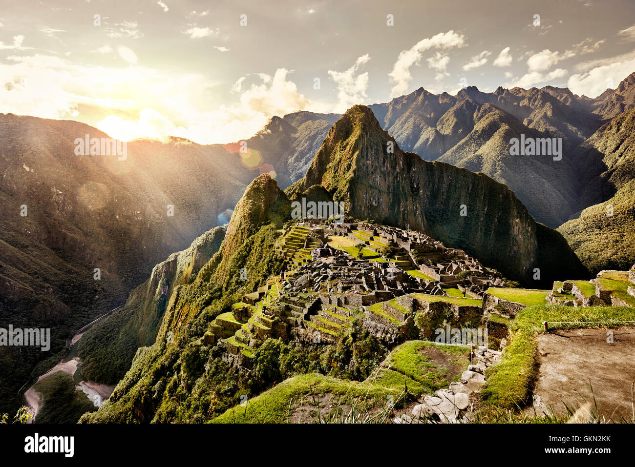 MACHU PICCHU, Perù - 31 Maggio 2015: Vista della antica città Inca di Machu Picchu. Il 15-esimo secolo sito Inca."Città perduta del Foto Stock