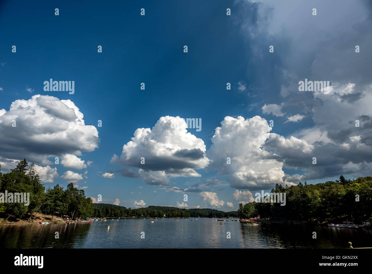 Lac des Settons nel Morvan National Park in Borgogna Francia. Foto Stock
