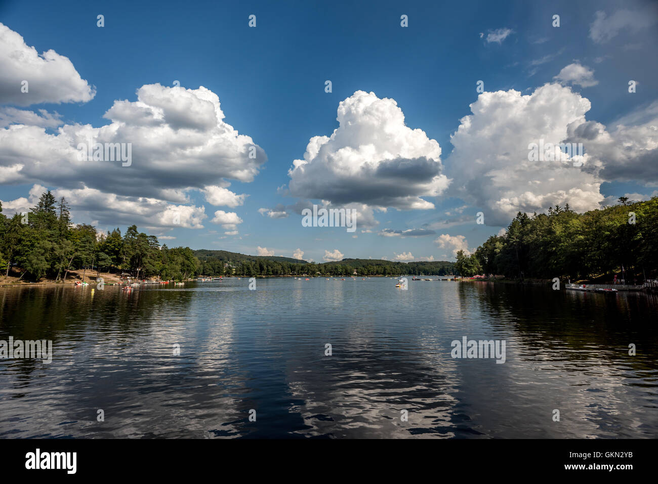 Lac des Settons nel Morvan National Park in Borgogna Francia. Foto Stock