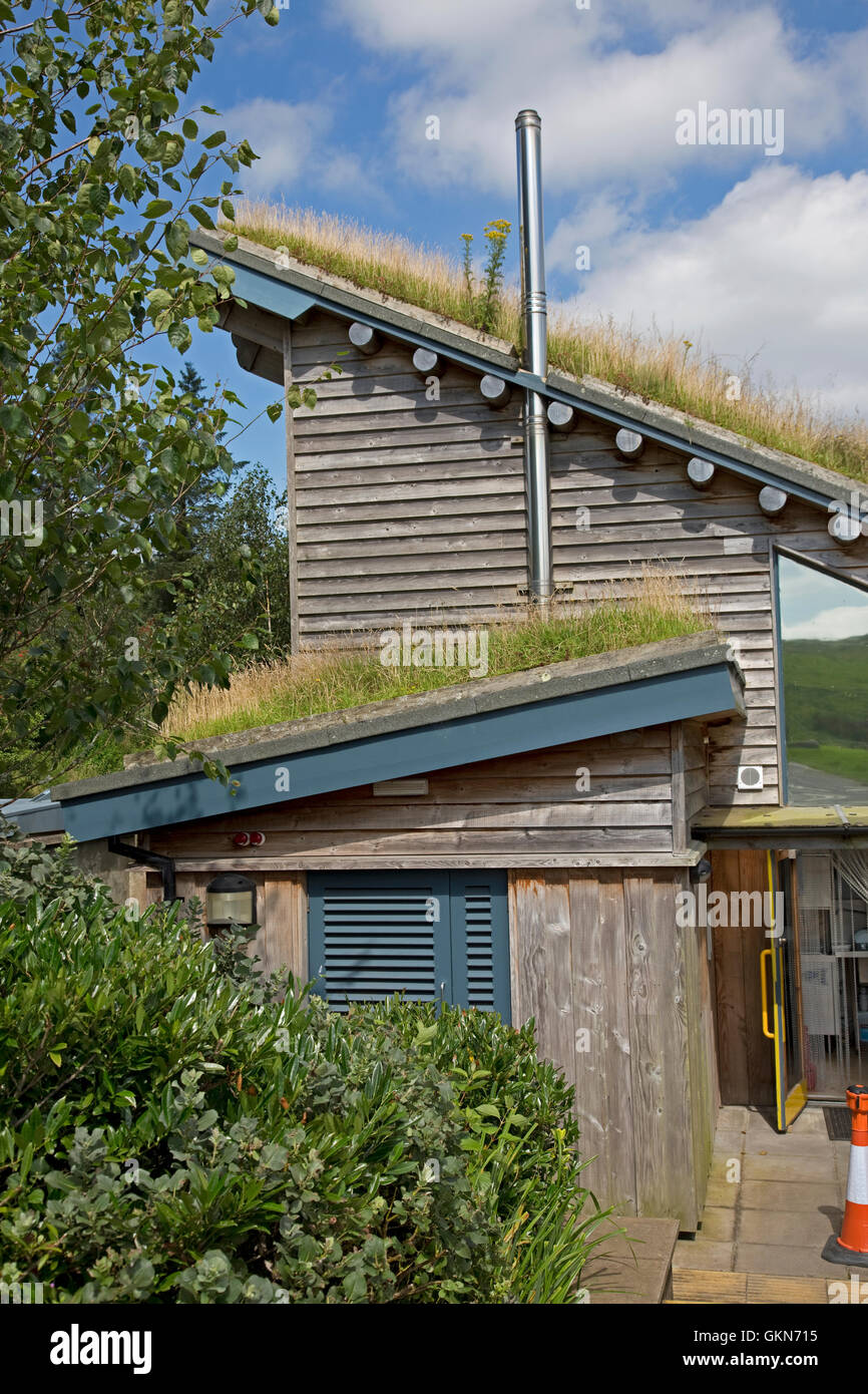 Vivere Verde sedum eco-friendly tetti d'erba su Bwlch Nant Yr Arian Visitor Center Ceredigion il Galles Centrale Foto Stock
