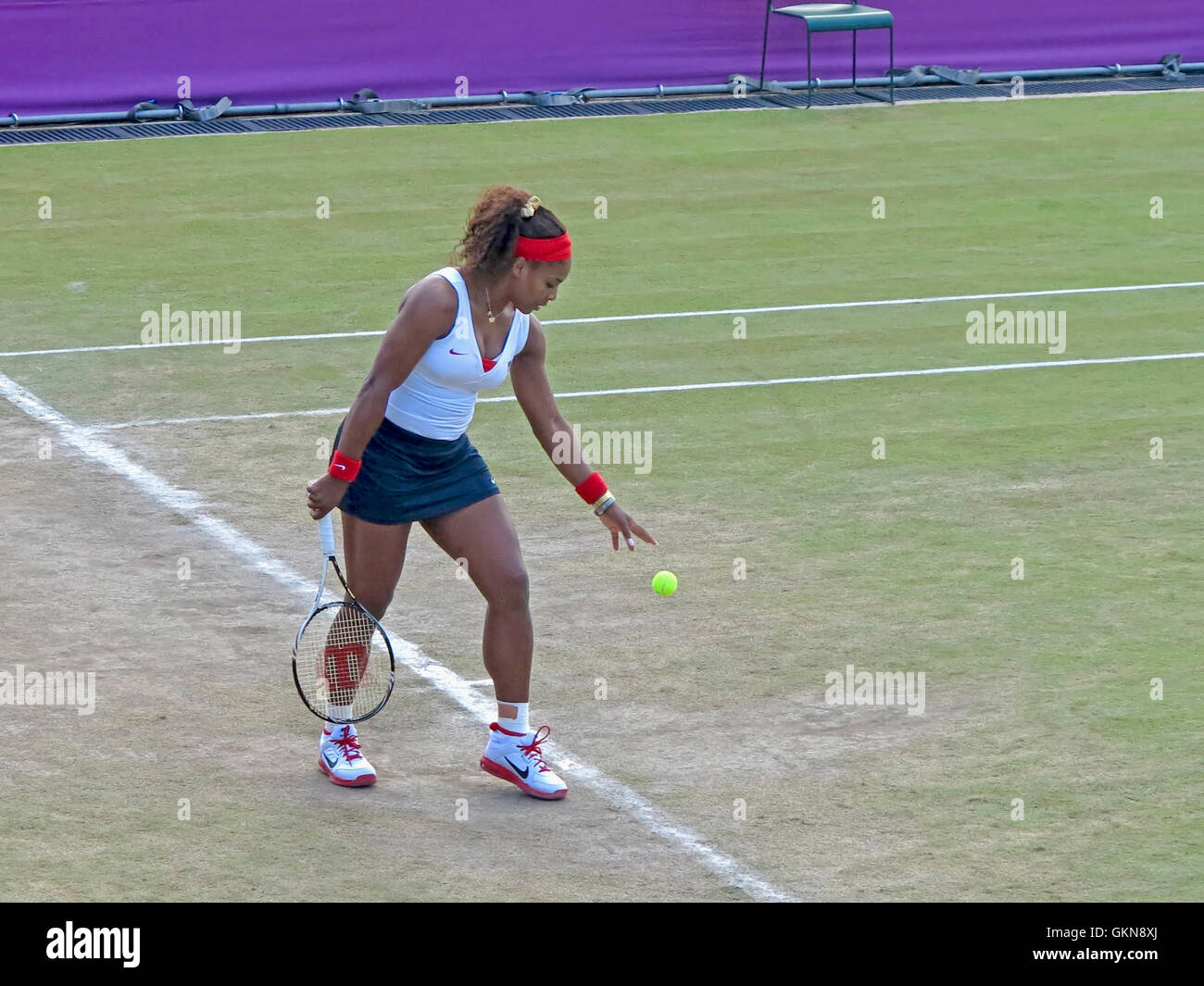 Il torneo di Wimbledon, Inghilterra. Agosto 2nd, 2012. Serena Williams durante una delle sue partite doppie presso i Giochi olimpici estivi a Londra nel 2012 Foto Stock