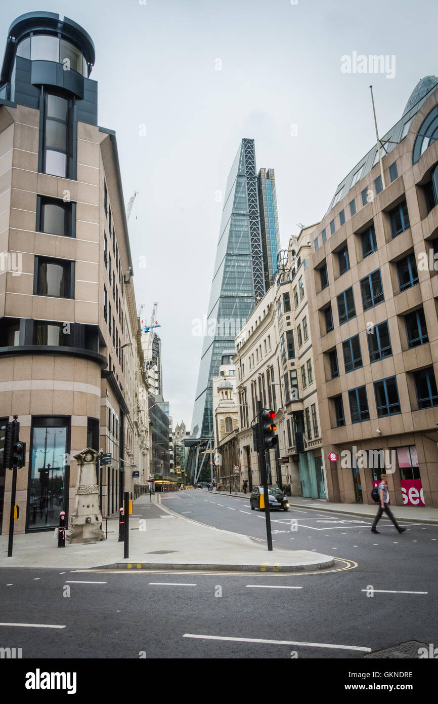Ricerca di Leadenhall street verso la Cheesegrater da Fenchurch Street, Londra, Regno Unito Foto Stock