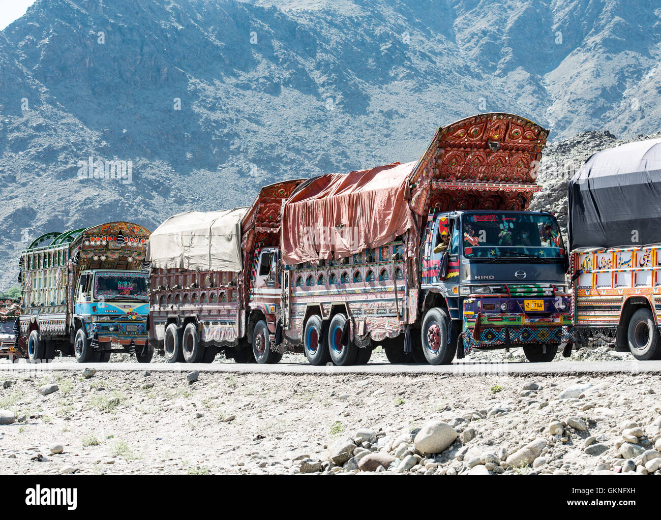Carrelli Jingly sulla Karakoram Highway nel nord del Pakistan Foto Stock