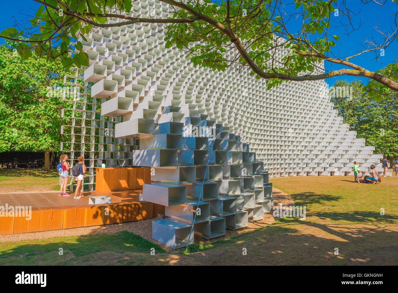 Bjarke Ingels, 2016 Estate Pavilion accanto la Serpentine Gallery in Kensington Gardens, Londra, progettato da Bjarke Ingels. Foto Stock