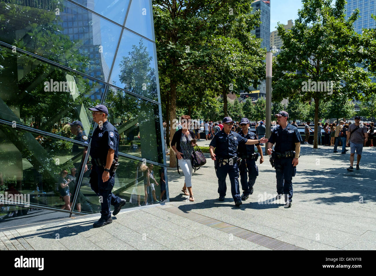 La polizia / sicurezza personale al 9/11 Memorial, il World Trade Center Foto Stock