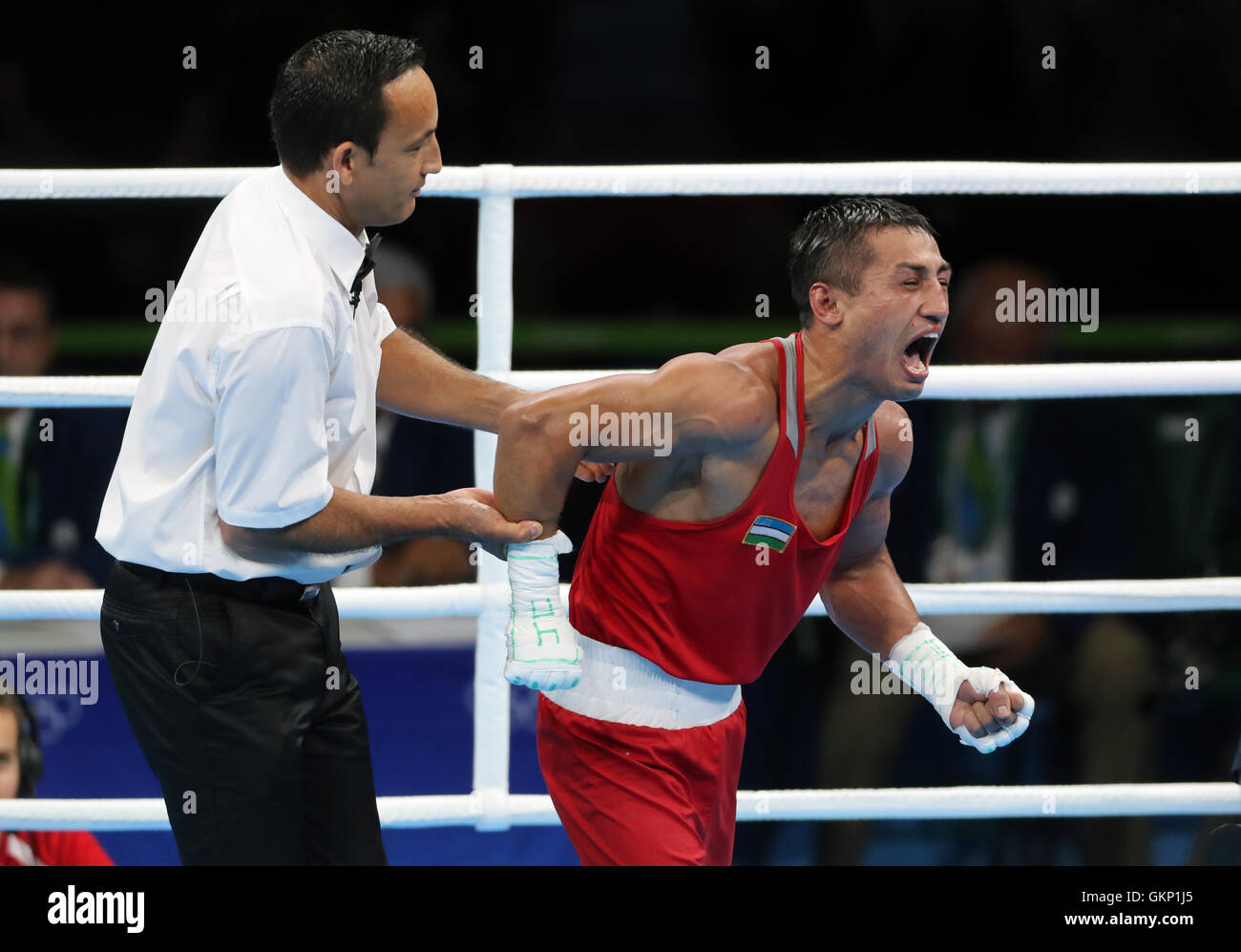 Il Bektemir Melikuziev dell'Uzbekistan celebra la vittoria nel mezzo degli uomini 75 kg il sedicesimo giorno dei Giochi Olimpici di Rio, Brasile. PREMERE ASSOCIAZIONE foto. Data immagine: Domenica 21 agosto 2016. Il credito fotografico dovrebbe essere: Owen Humphreys/PA Wire. Foto Stock