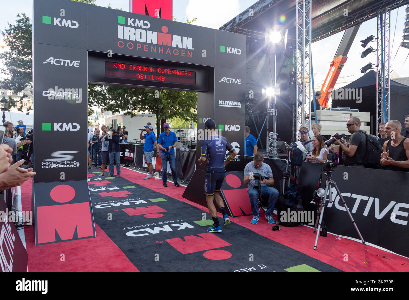 Copenhagen, Danimarca. 21 Ago, 2016 Triatleta Igor Amorelli attraversando il traguardo come quinto in uomini in 08:13:02 presso il KMD Ironman Copenhagen 2016 Credit: Oliver Förstner/Alamy Live News Foto Stock