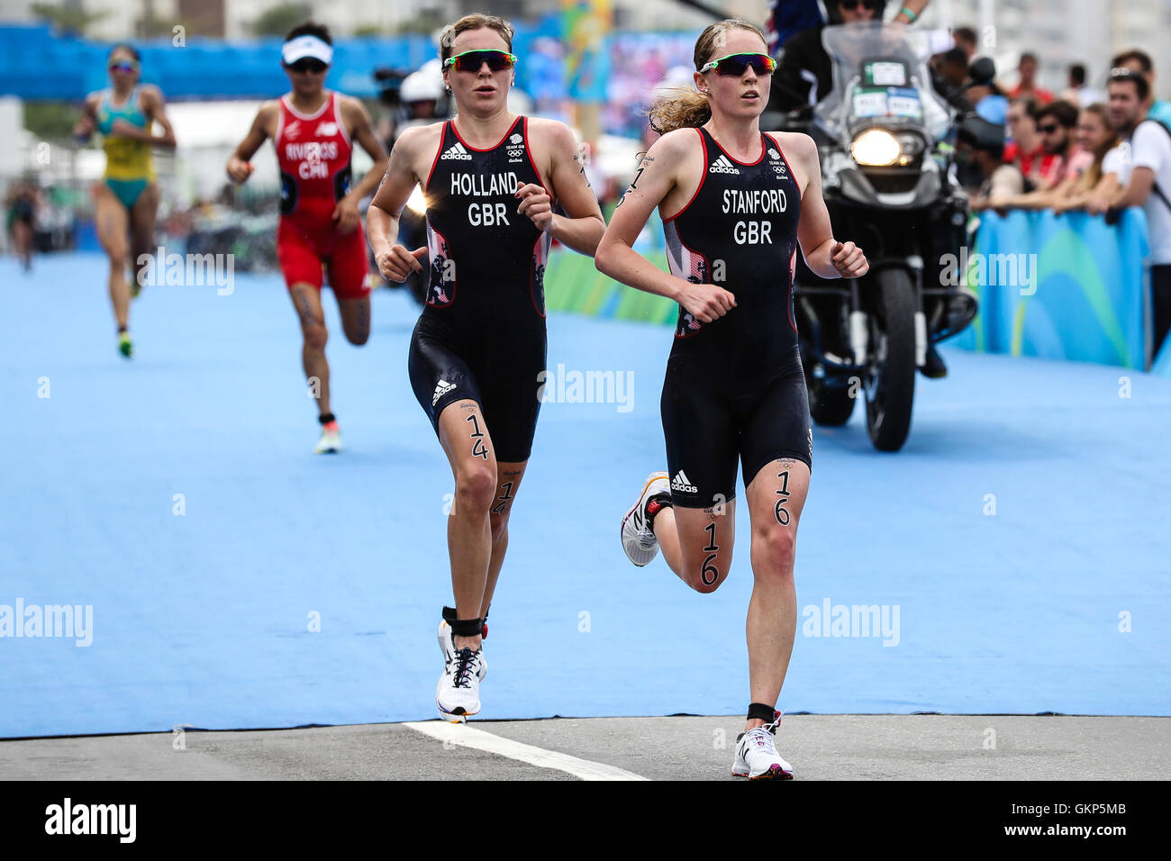 Rio de Janeiro, Brasile. 20 agosto 2016. Olimpiadi 2016 TRIATHLON - Non Stanford (GBR) e Vicky Holland (GBR) nella gara di triathlon stadio del Rio delle Olimpiadi 2016 tenutosi presso il Forte de Copacabana, Spiaggia di Copacabana. (Foto: Fernanda Paradizo/Fotoarena) Credito: Foto Arena LTDA/Alamy Live News Foto Stock