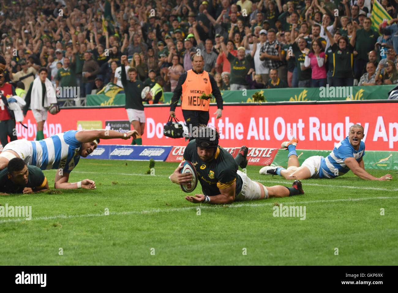 Nelspruit, Sud Africa. Il 20 agosto 2016. La South African National Rugby team in azione contro la Puma presso lo Stadio Mbombela. Warren Whiteley diving oltre al cliente di provare vincente Foto Stock