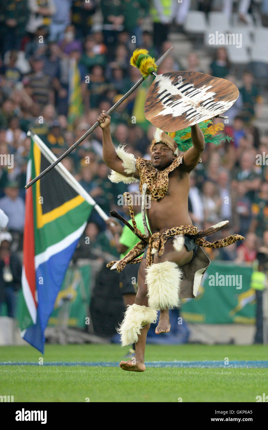 Nelspruit, Sud Africa. Il 20 agosto 2016. La South African National Rugby team in azione contro la Puma presso lo Stadio Mbombela. Impi mascotte in esecuzione sul campo Foto Stock