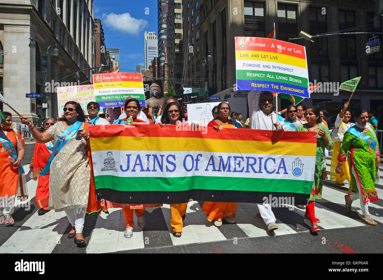 Giainisti dell America congregazione marciare in parata Foto Stock