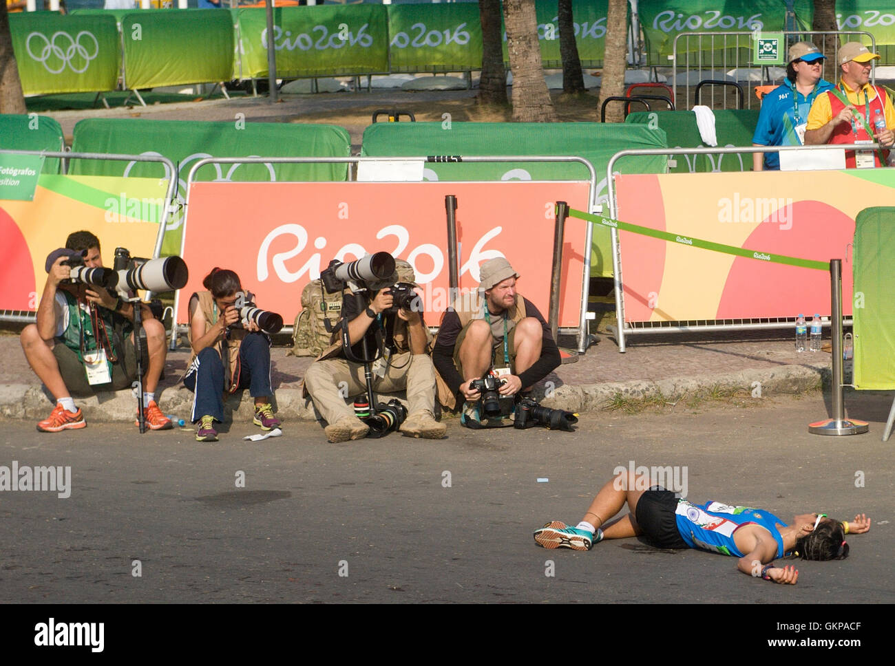 Rio De Janeiro, Brasile. 19 Ago, 2016. Ceca Drahotova Anezka (destra) appoggia dopo la donna di 20 km di corsa a piedi al 2016 Olimpiadi di estate a Rio de Janeiro, Brasile, 19 agosto 2016. © Tibor Alfoldi/CTK foto/Alamy Live News Foto Stock