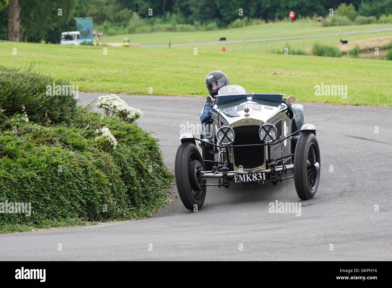 Jo Blakeney-Edwards getta la sua 1929 Frazer Nash Super Sports nella rotonda al 2016 Chateau Impney Hill Climb Foto Stock