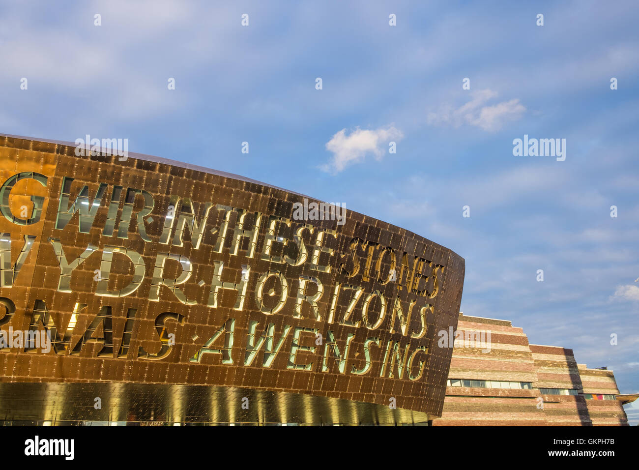 Wales Millennium Centre nella ex zona portuale di Cardiff, Galles Foto Stock