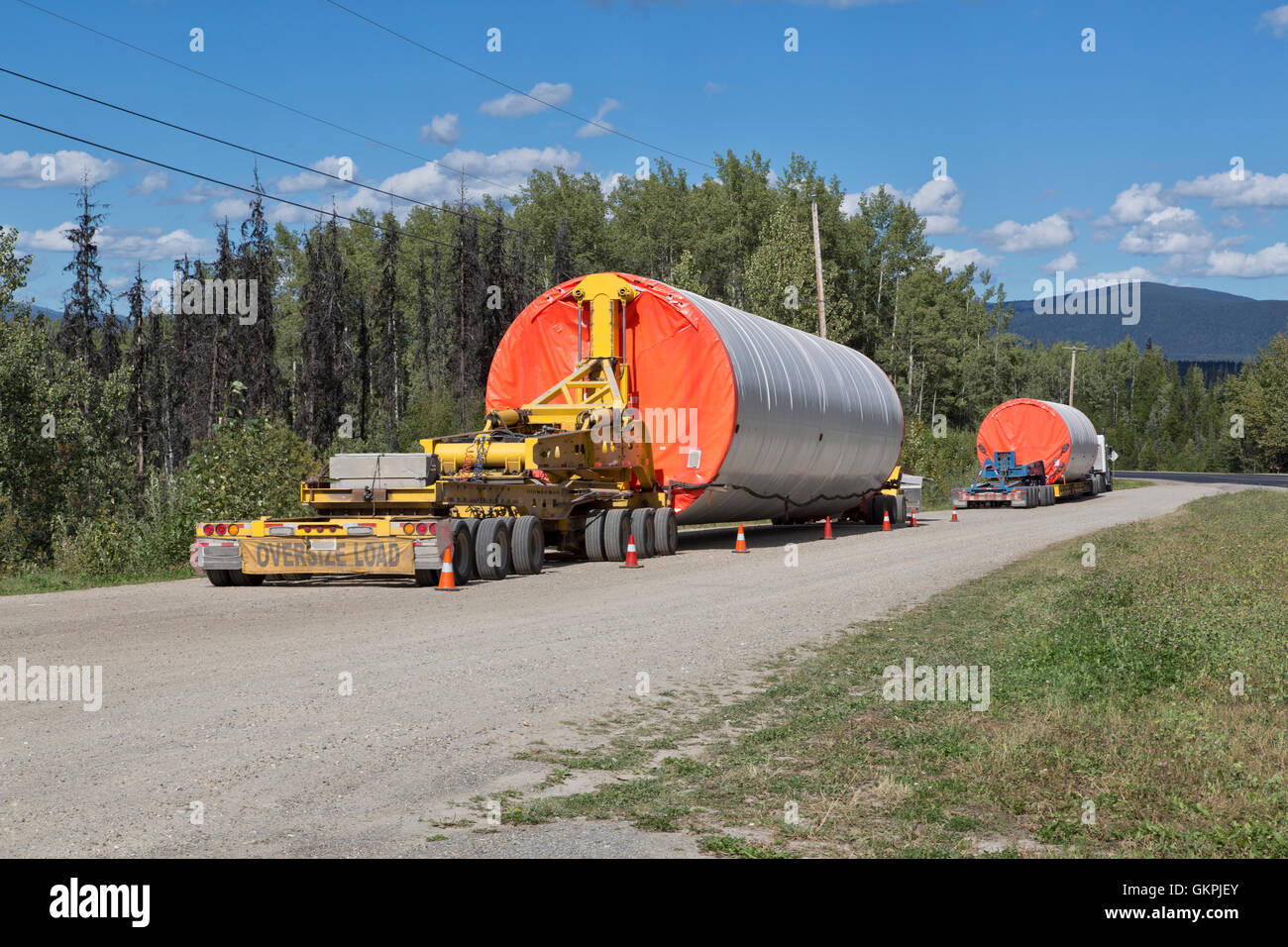 Sezioni della torre a turbina eolica 'GE' en trasporti, Tumbler Ridge. Foto Stock