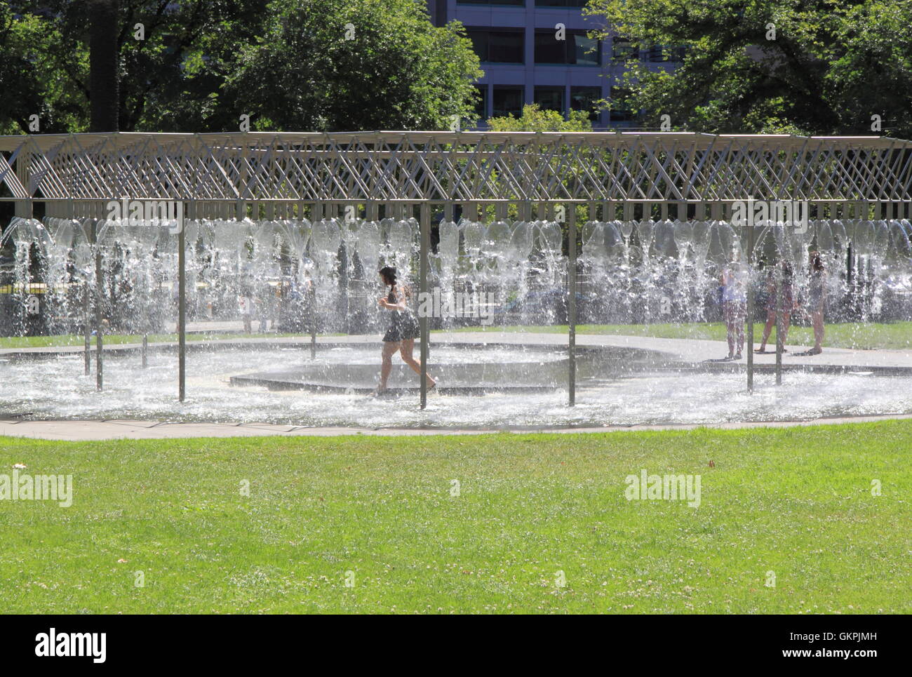 La popolazione locale svolge nei giardini del Parlamento europeo a Melbourne in Australia Foto Stock