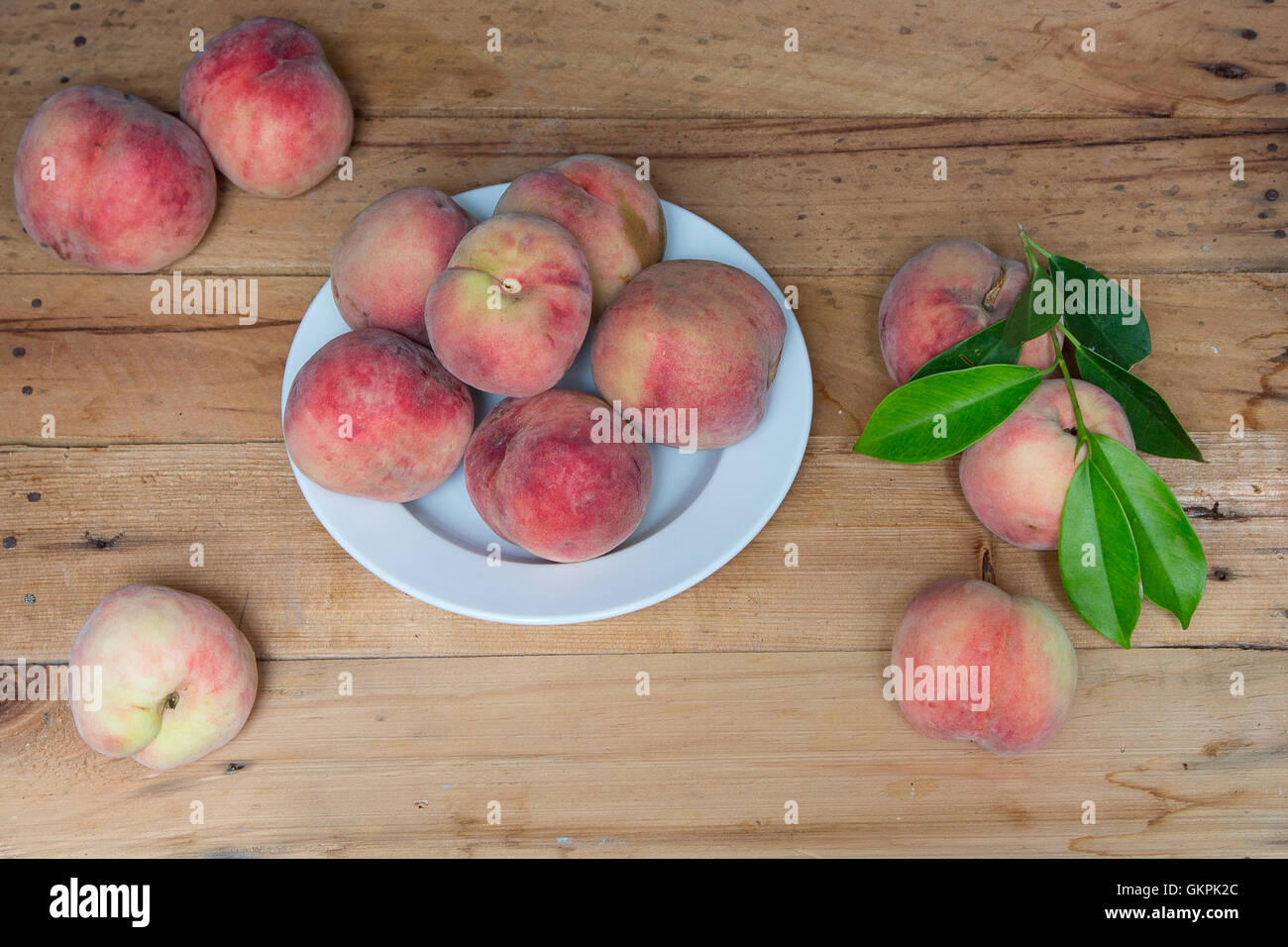 Pesca sul tavolo di legno Foto Stock