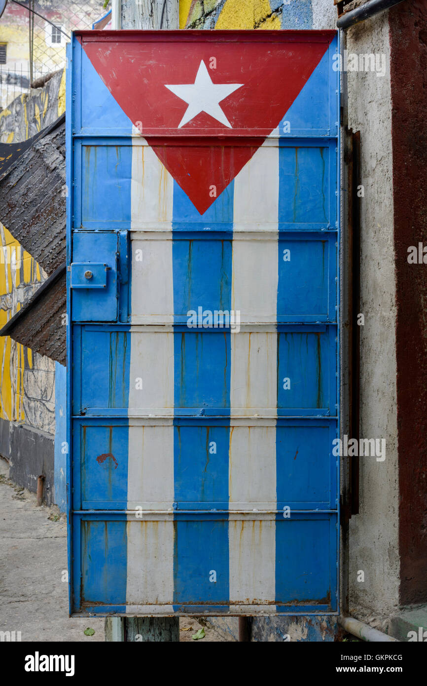 Bandiera cubana dipinta su una porta al Callejon de Hamel Art Project in Havana Centrale (Centro Habana), Cuba Foto Stock