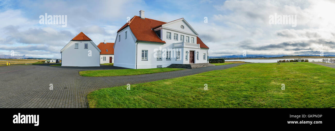 Bessastadir -vecchia fattoria è la residenza ufficiale del Presidente dell'Islanda vicino a Reykjavik, Islanda Foto Stock