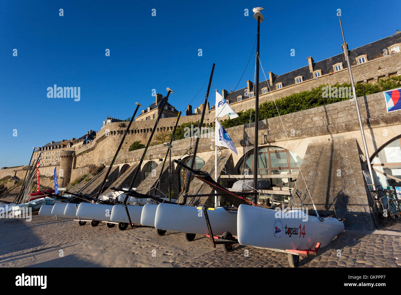 Barche di Saint-Malo, Ille-et-Vilaine, Bretagna, Francia Foto Stock