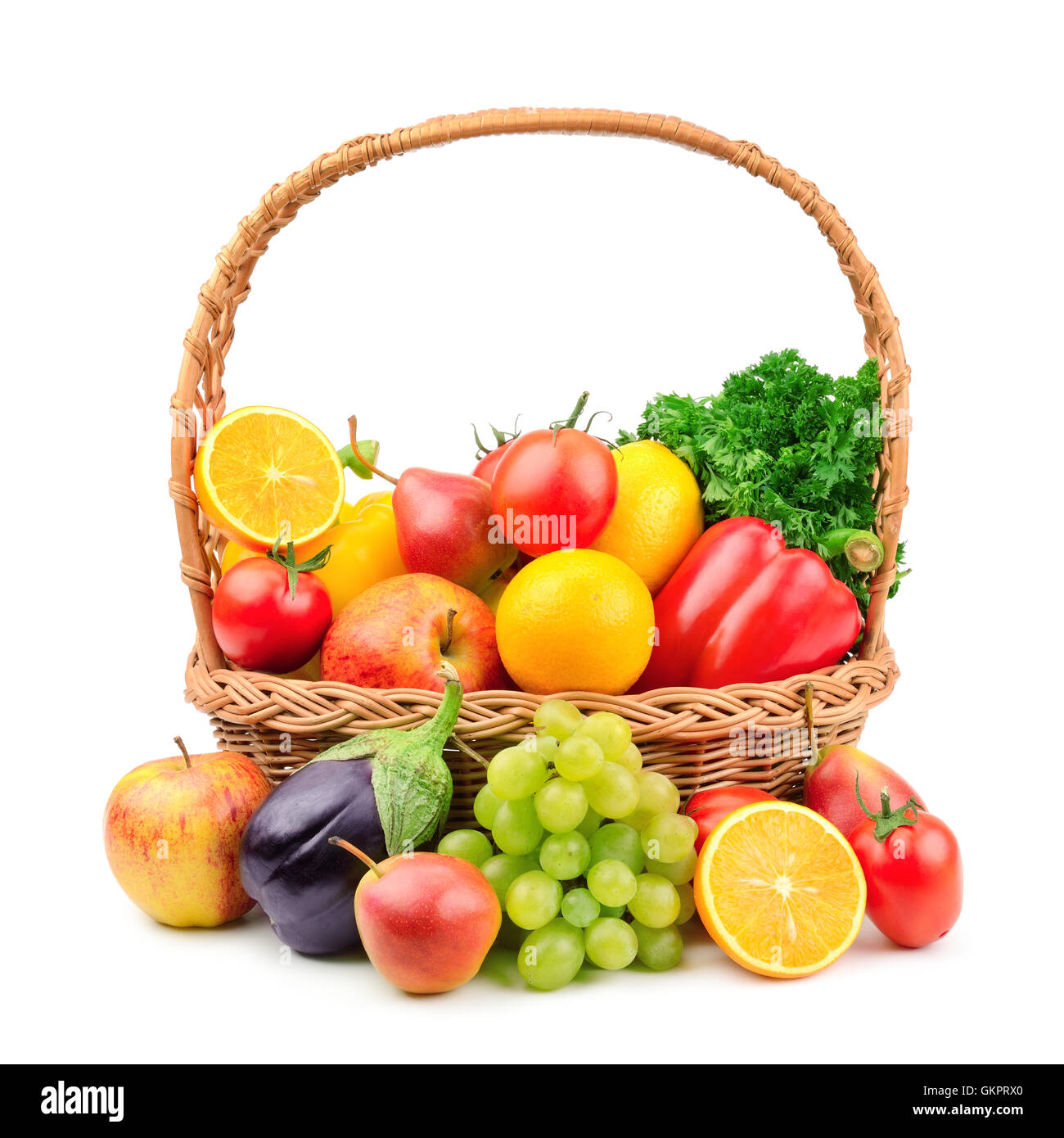 Frutta e verdura in un cesto di vimini Foto stock - Alamy