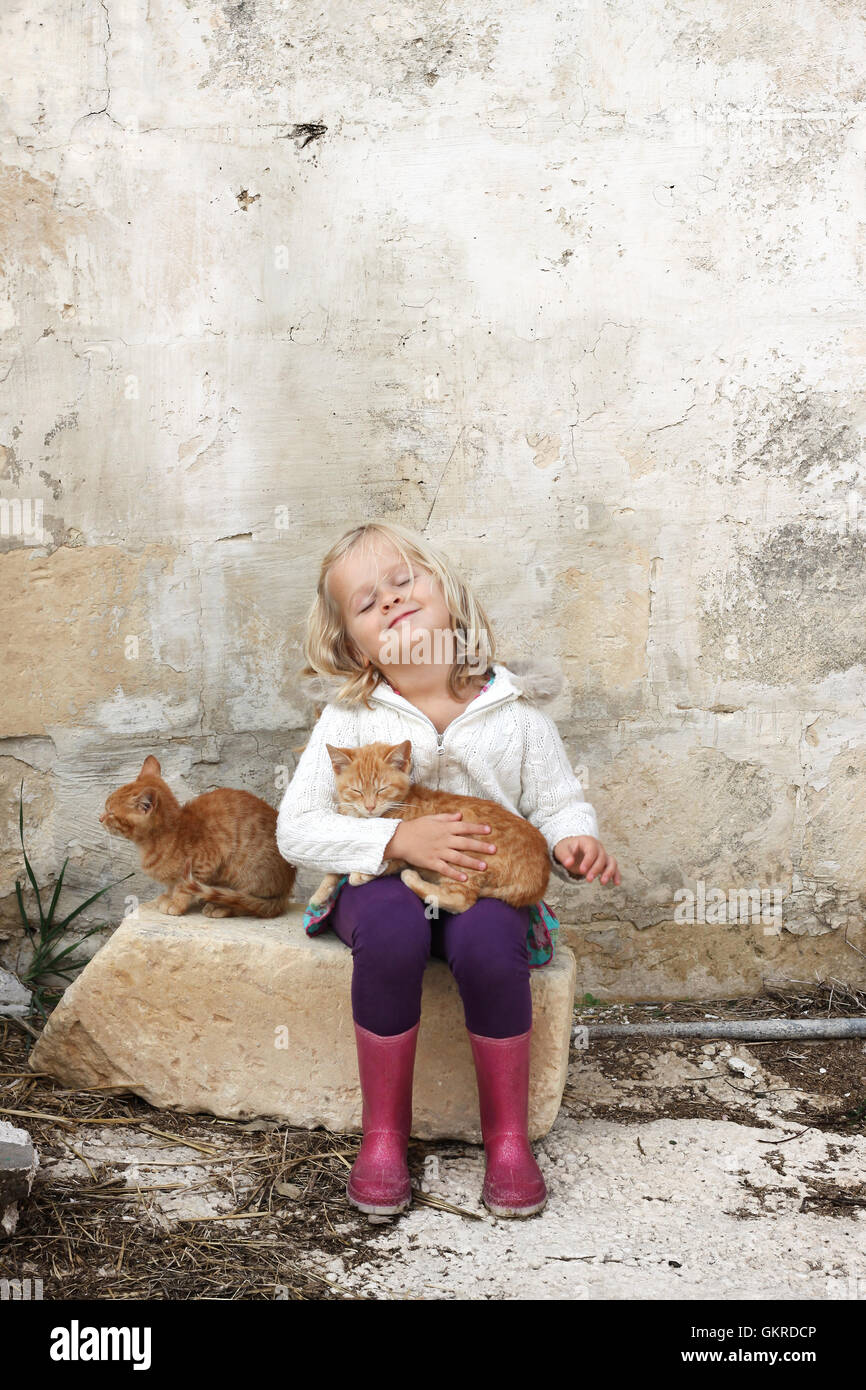 Ragazza con i gatti Foto Stock