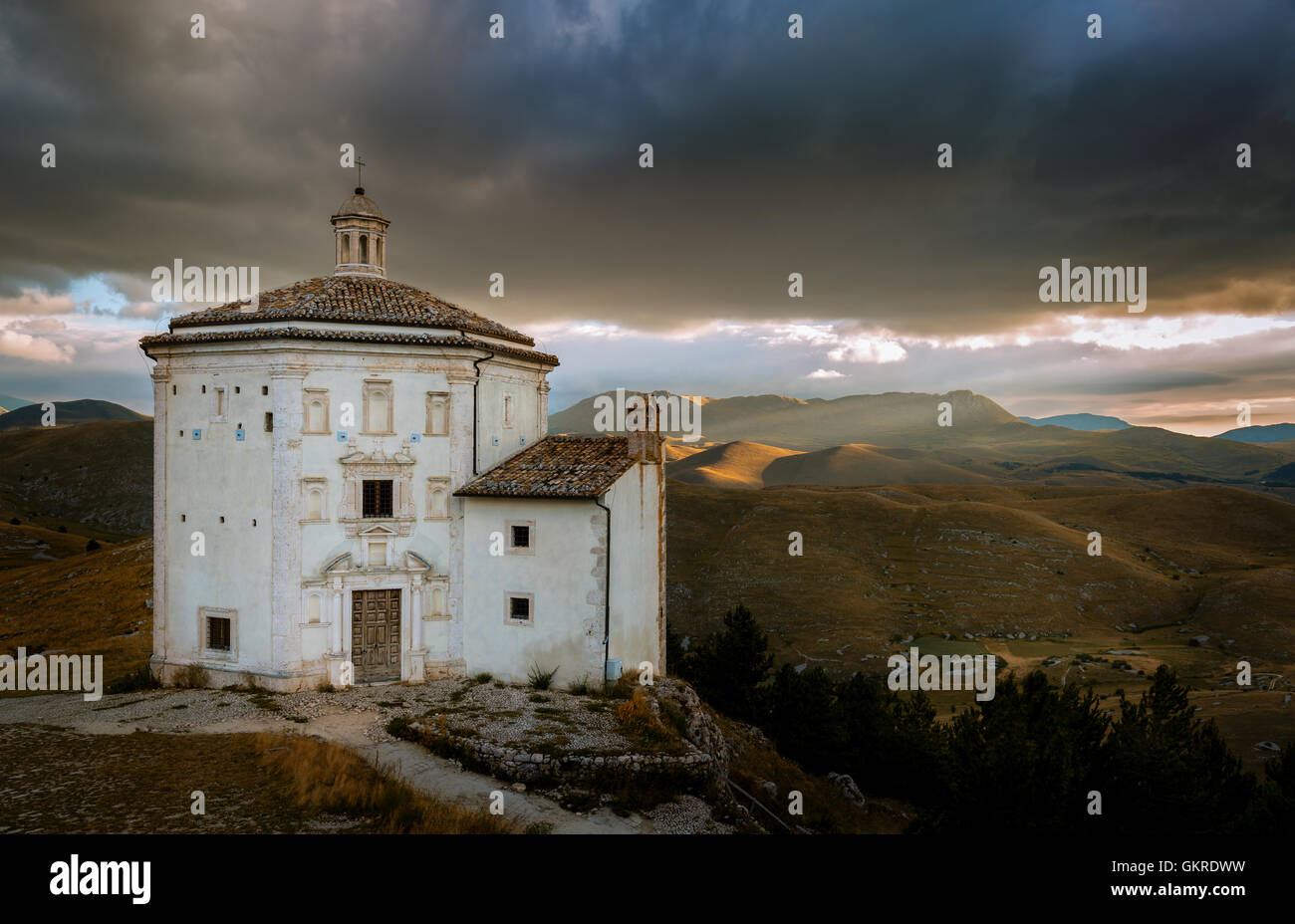 La cappella di Santa Maria della Pietà, Rocca Calascio, Gran Sasso, Abruzzo, Italia Foto Stock