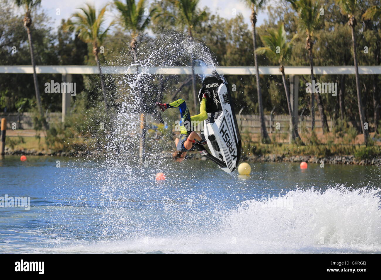 Jet Ski Jumping modi laterali in acqua a Seaworld Foto Stock