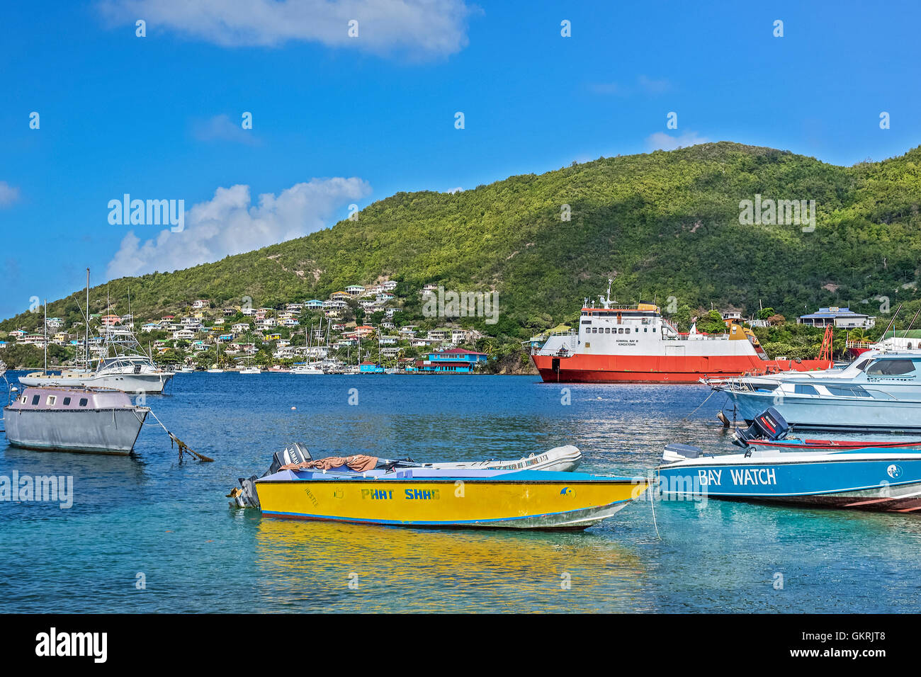 Barche nella Baia di Port Elizabeth Grenadines St Vincent West Indies Foto Stock