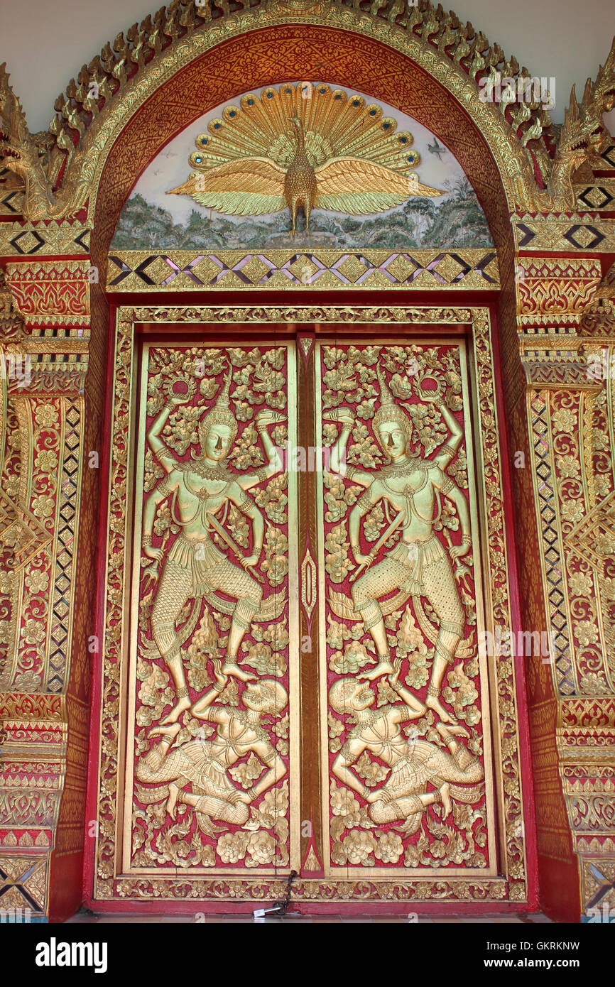 Dorare le porte del tempio di Wat Phra That Doi Suthep Temple Tailandia Foto Stock