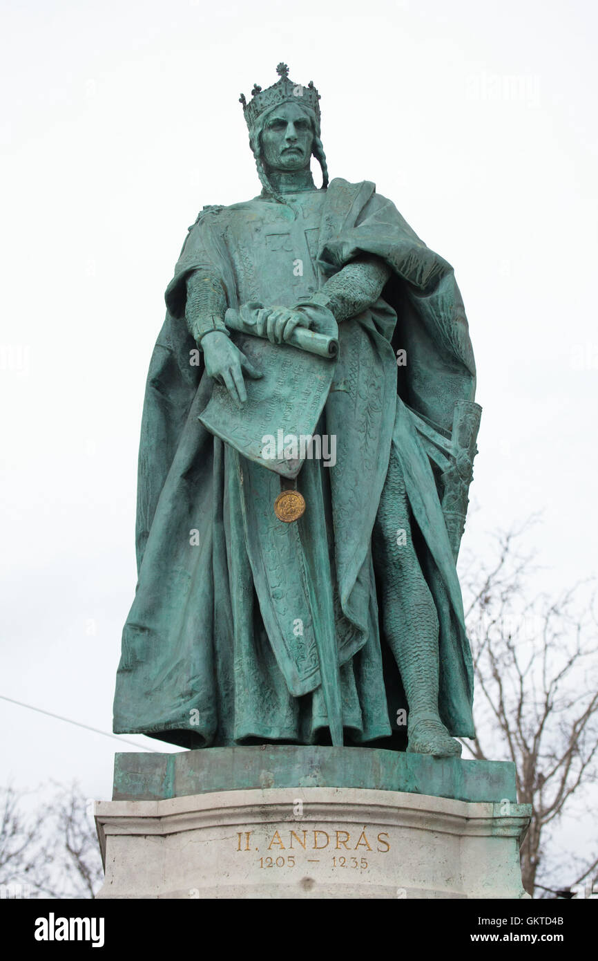Re Andrea II di Ungheria. Statua di scultore ungherese Gyorgy Zala sul millennio monumento nella piazza degli Eroi in Budapest, Ungheria. Foto Stock