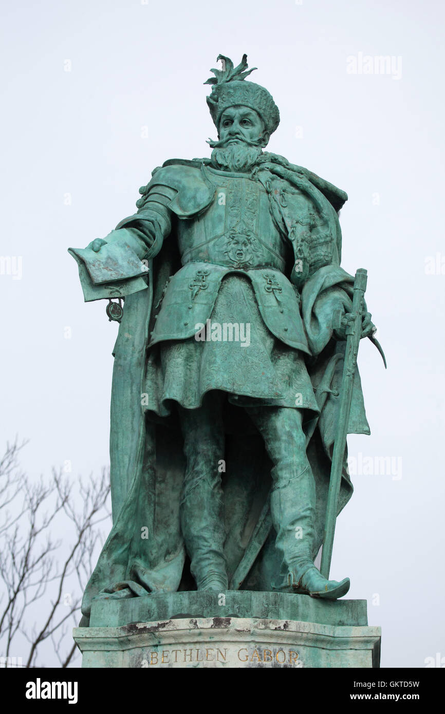 Re Gabriel Bethlen di Ungheria. Statua di scultore ungherese Gyorgy Vastagh sul millennio monumento nella piazza degli Eroi in Budapest, Ungheria. Foto Stock