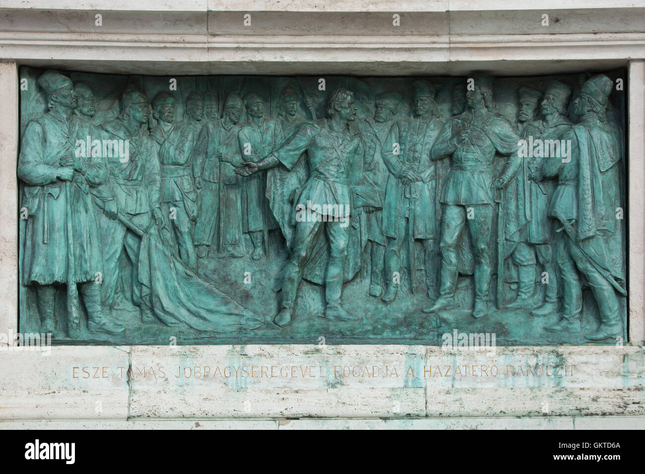 Tamas Esze con il suo esercito si unisce a Francesco II Rakoczi sul confine ungherese il 15 giugno 1703. Rilievo bronzeo da scultore ungherese Zsigmond Kisfaludi Strobl sul millennio monumento nella piazza degli Eroi in Budapest, Ungheria. Foto Stock