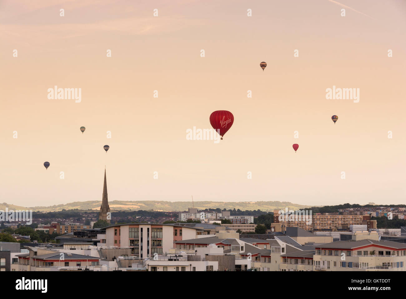 Vista sulla città di Bristol durante la Messa vespertina la salita dalla 38th annuale di Bristol International Balloon Fiesta Foto Stock
