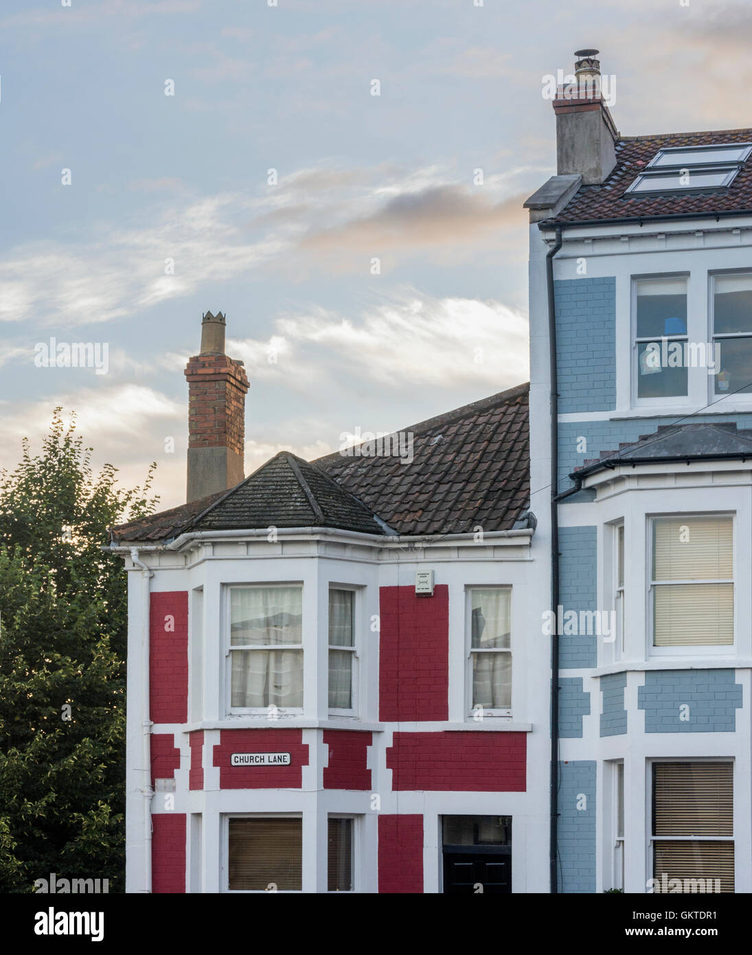 Le terrazze colorate di Cliftonwood, Bristol nella luce della sera. Foto Stock