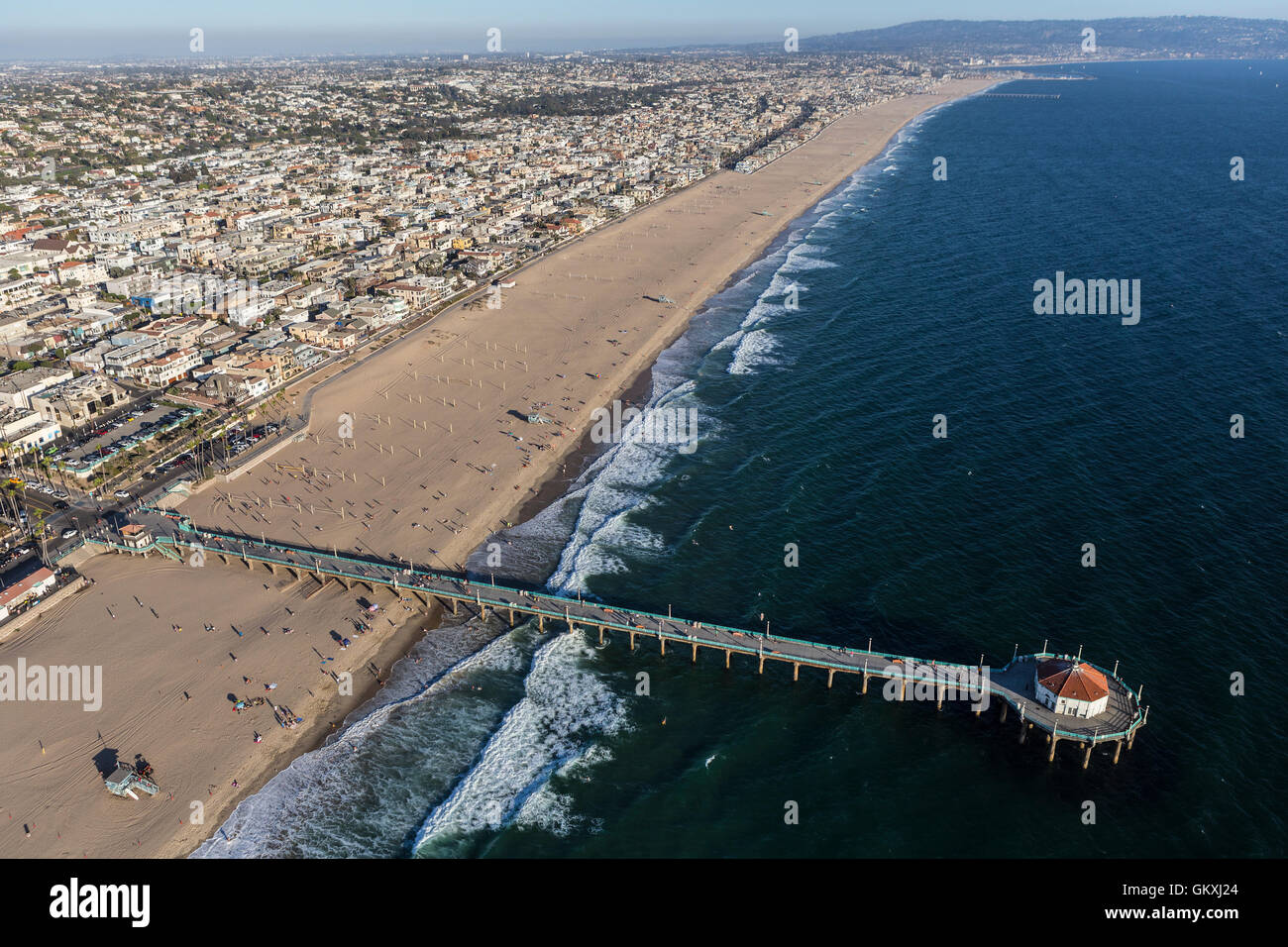 Vista aerea di Manhattan Beach Pier nella Contea di Los Angeles, California. Foto Stock