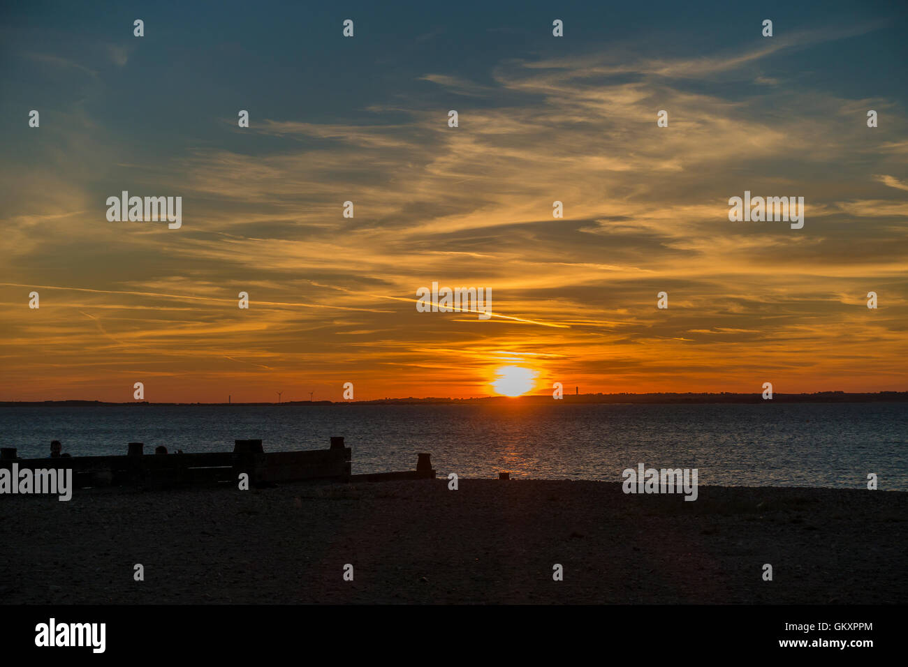 Whitstable Sunset over Isle of Sheppey Kent England Foto Stock