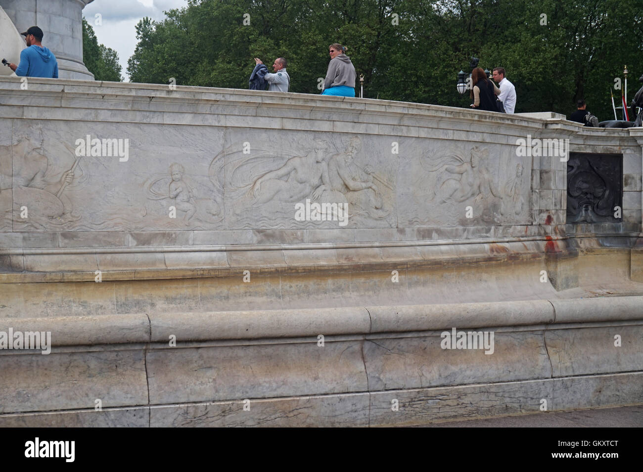 Il memoriale della Victoria è un monumento al di fuori Buckingham Palace di Londra Foto Stock