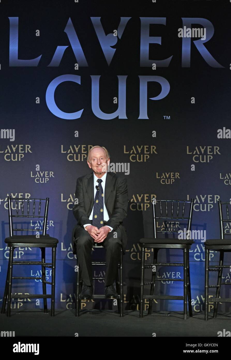 New York, NY, STATI UNITI D'AMERICA. 24 Ago, 2016. La Rod Laver presso gli arrivi per Laver Tennis Cup evento di team, Regis Hotel, New York, NY Agosto 24, 2016. Credito: Derek Storm/Everett raccolta/Alamy Live News Foto Stock