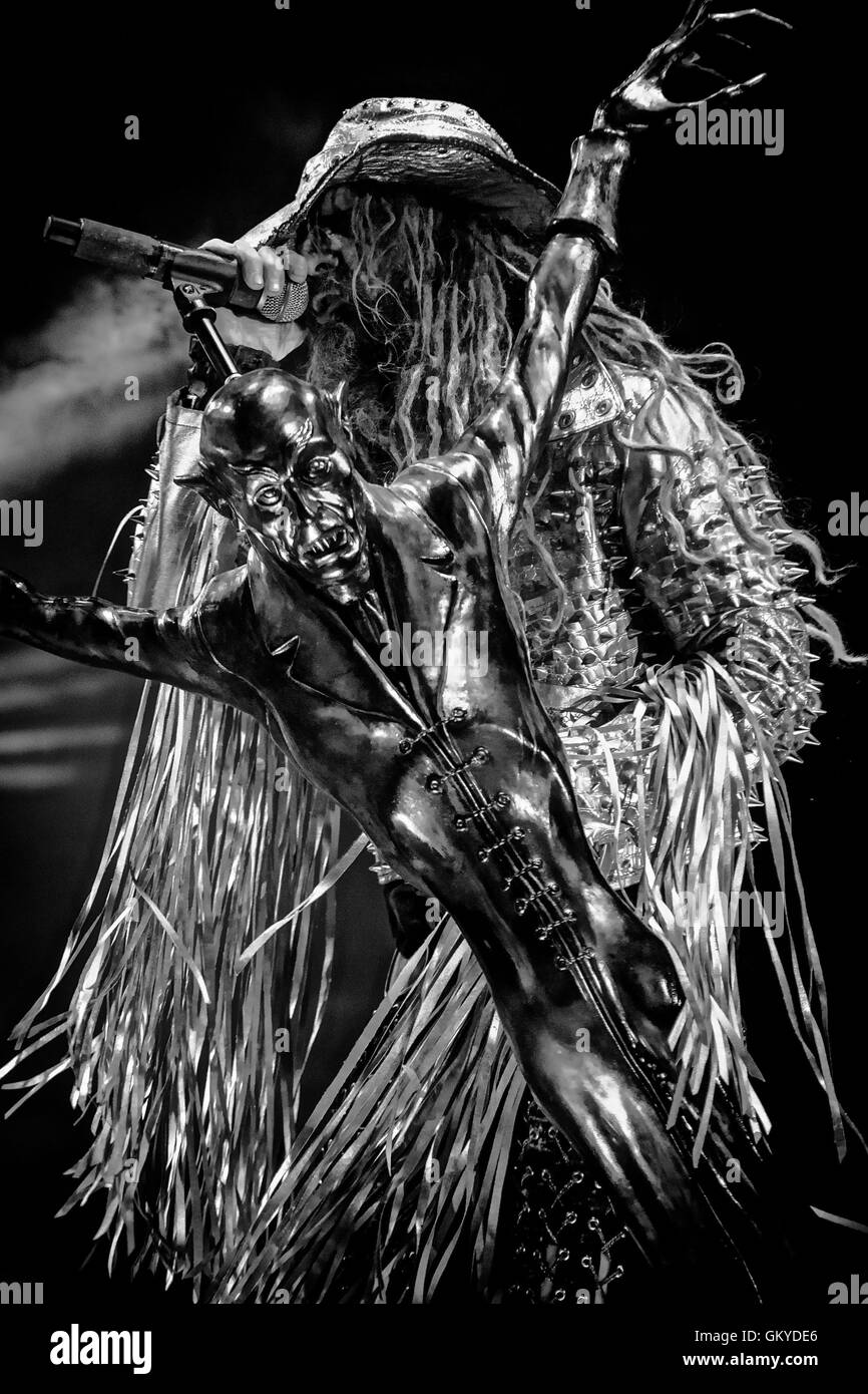 Toronto, Ontario, Canada. 23 Ago, 2016. Musicista americano, regista, sceneggiatore e produttore di film ROB ZOMBIE eseguita sold out show a Molson anfiteatro canadese a Toronto. © Igor Vidyashev/ZUMA filo/Alamy Live News Foto Stock