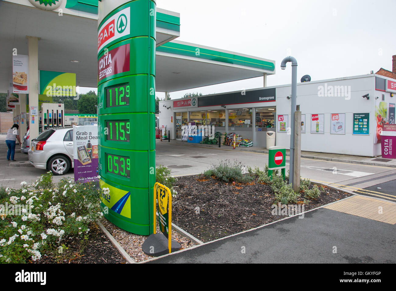 Garage BP o stazione di carburante sul Birmingham Road, Bromsgrove Worcestershire, Regno Unito dove un cliente cieco è stato negato il permesso di ingresso Foto Stock