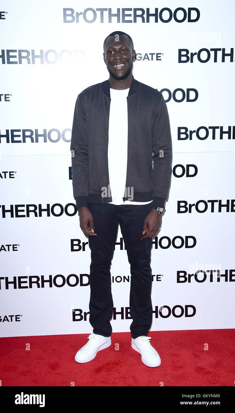 Stormzy frequentando la premiere mondiale di fratellanza a Vue Westfield Shepherd's Bush, Londra. Foto Stock