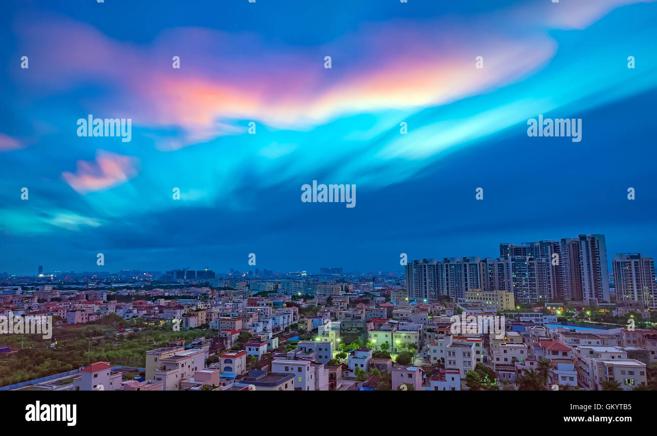 Zona residenziale in un sobborgo cinese di sera Foto Stock